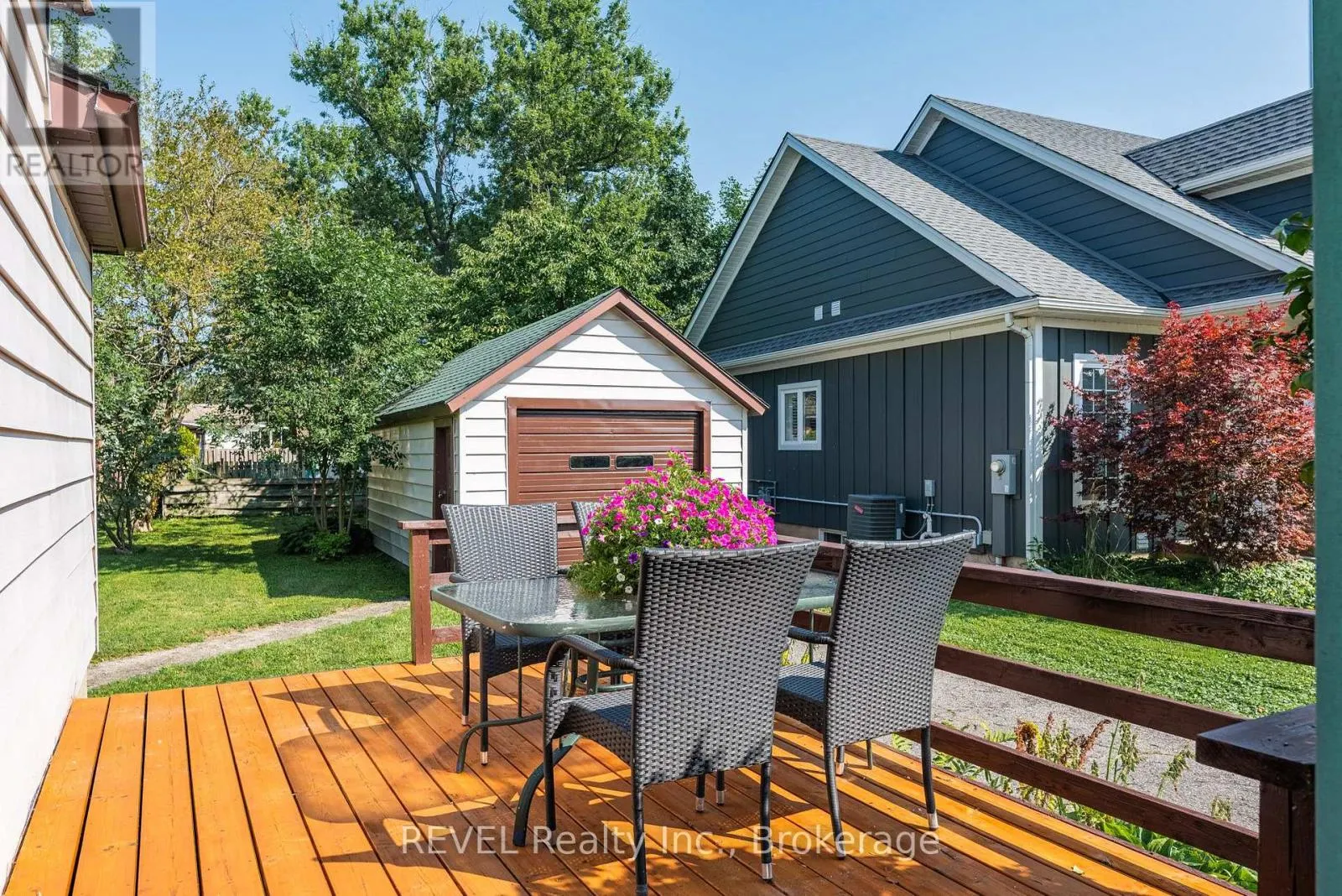692 LAKESHORE ROAD