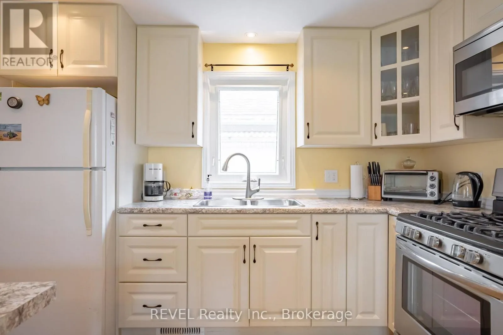 692 LAKESHORE ROAD