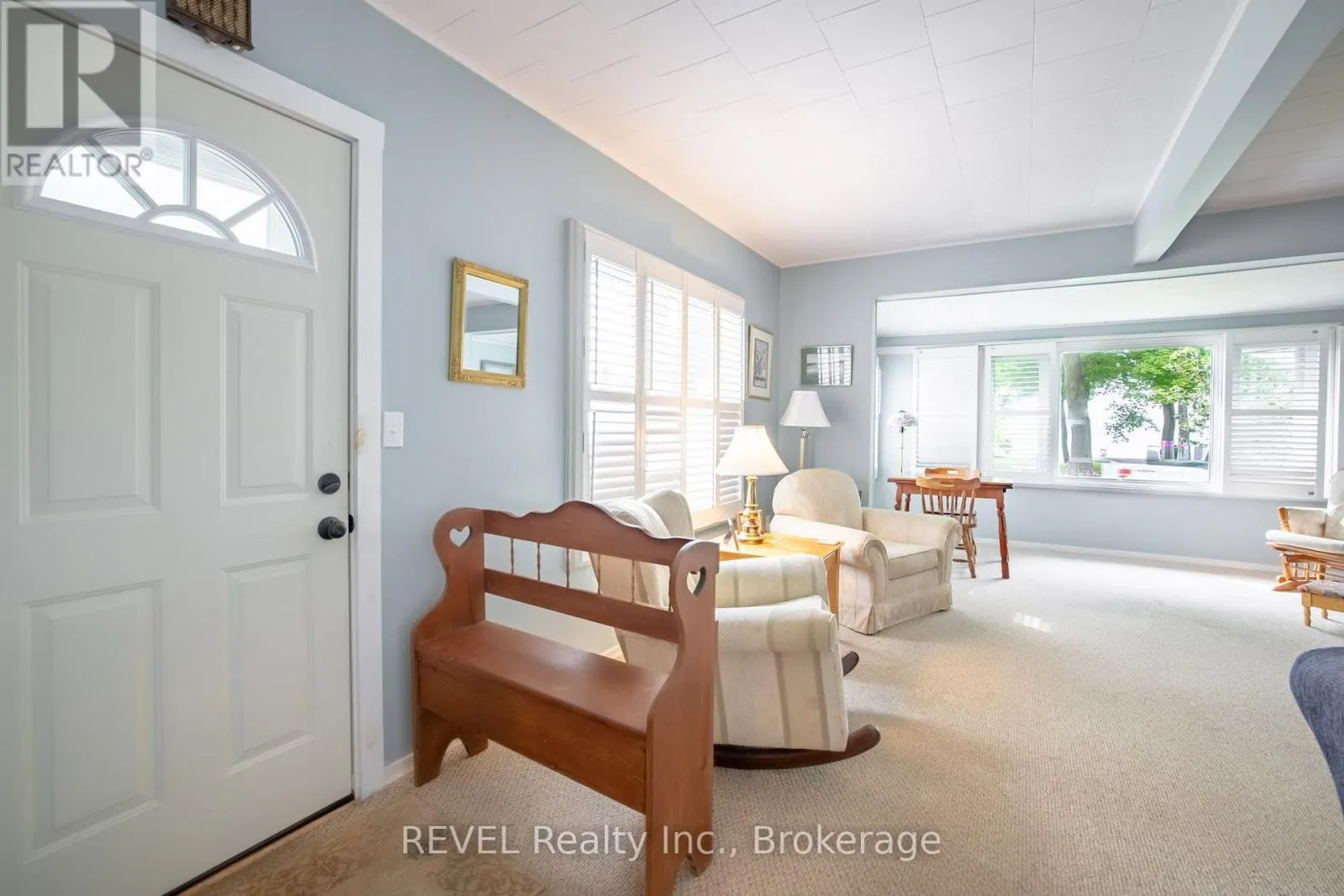 692 LAKESHORE ROAD