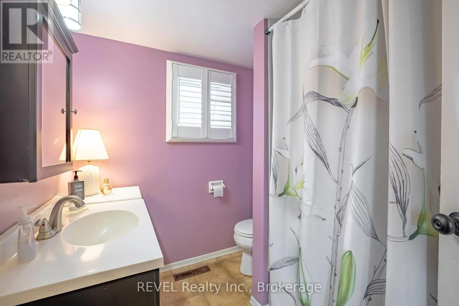 692 LAKESHORE ROAD