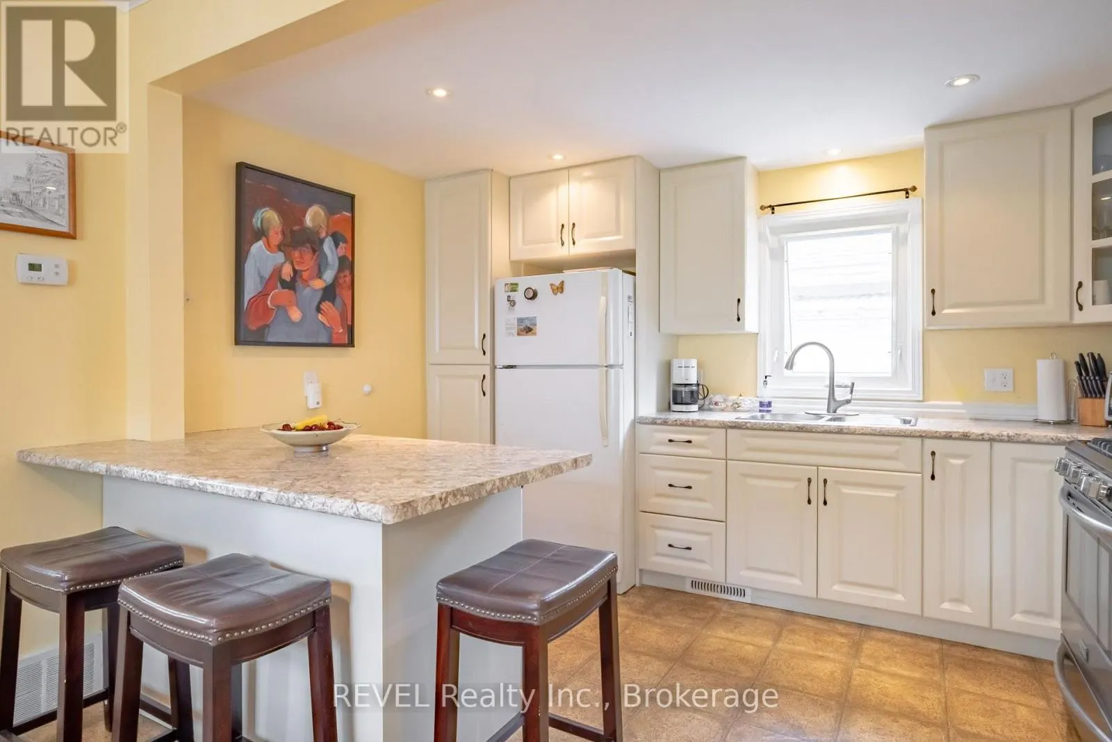 692 LAKESHORE ROAD
