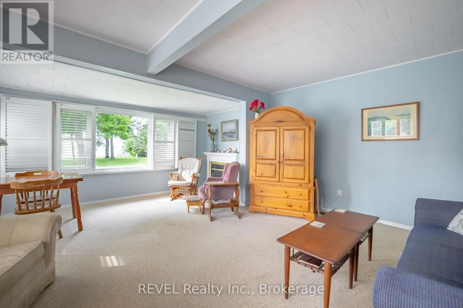 692 LAKESHORE ROAD