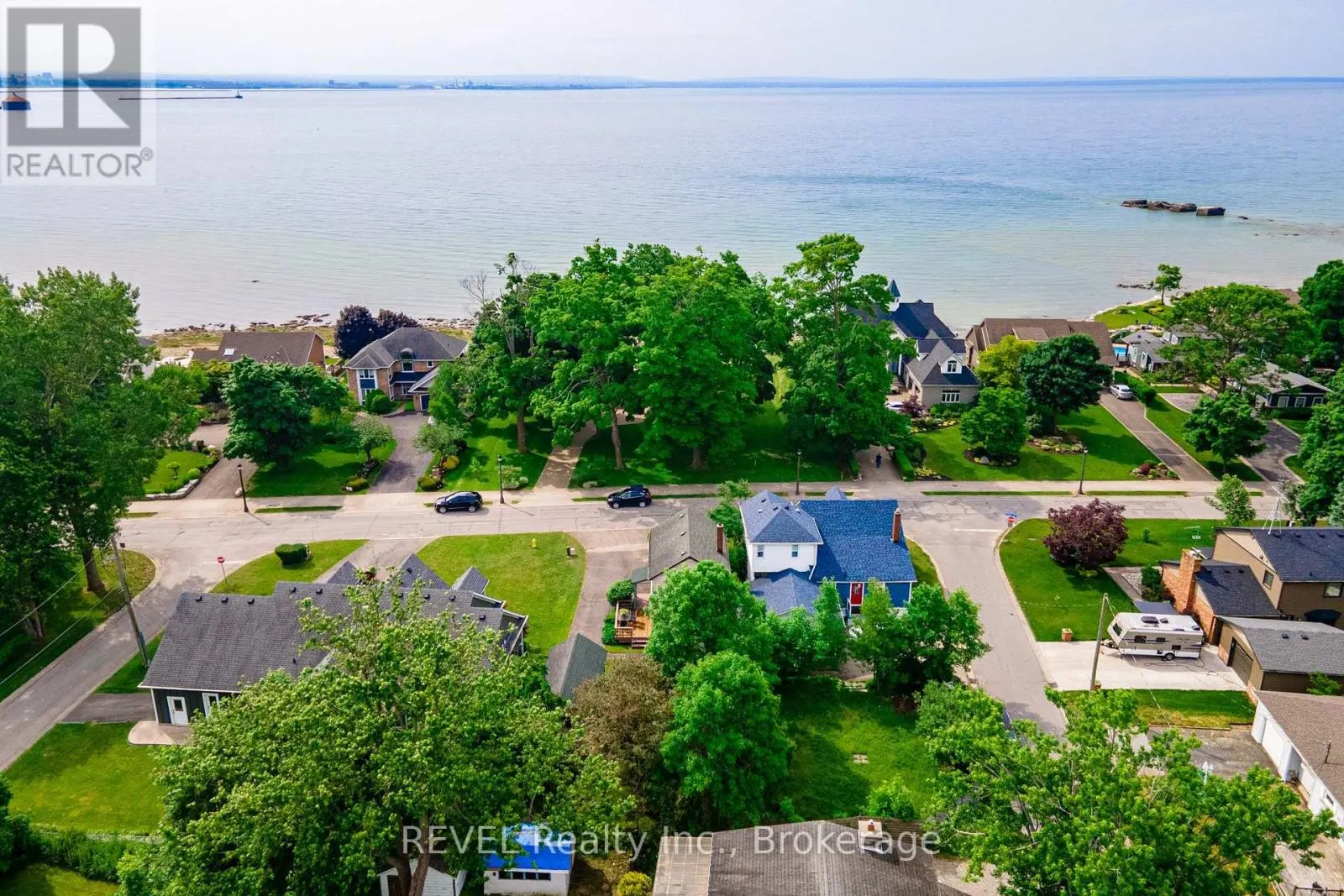 692 LAKESHORE ROAD