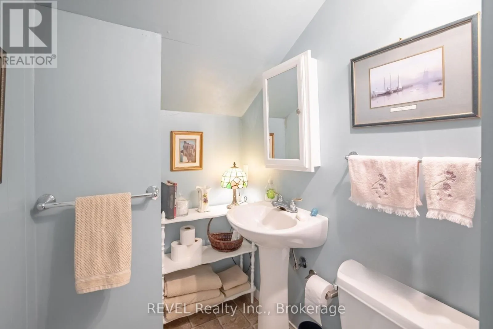 692 LAKESHORE ROAD