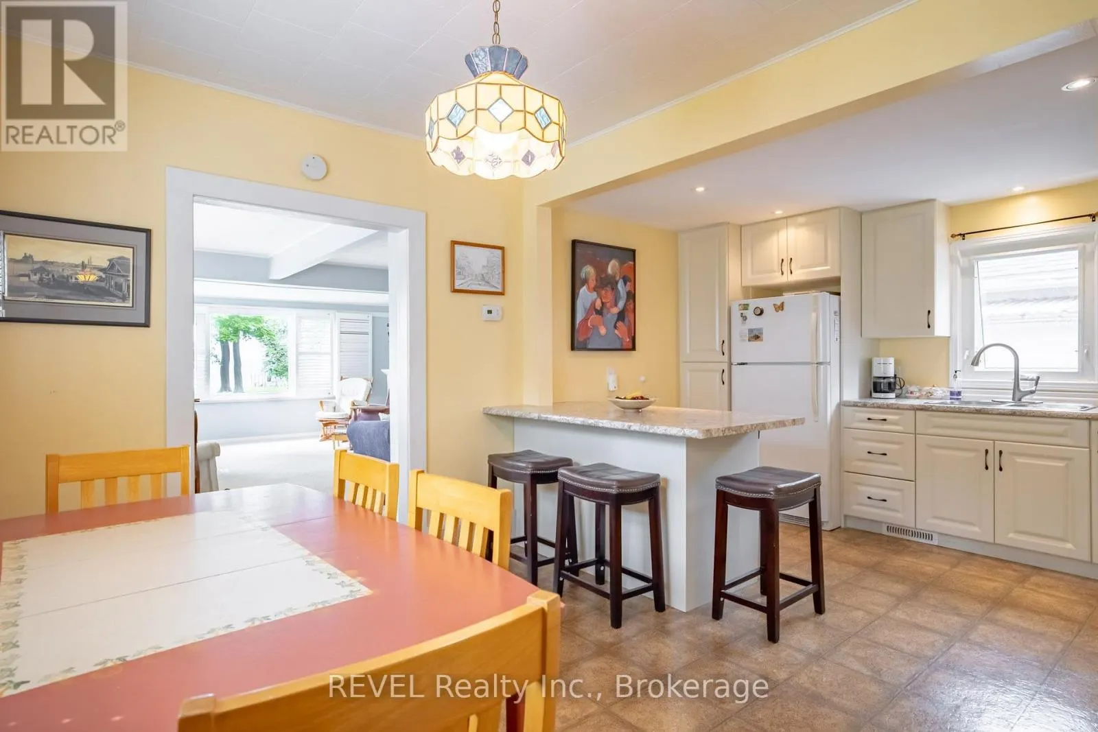 692 LAKESHORE ROAD
