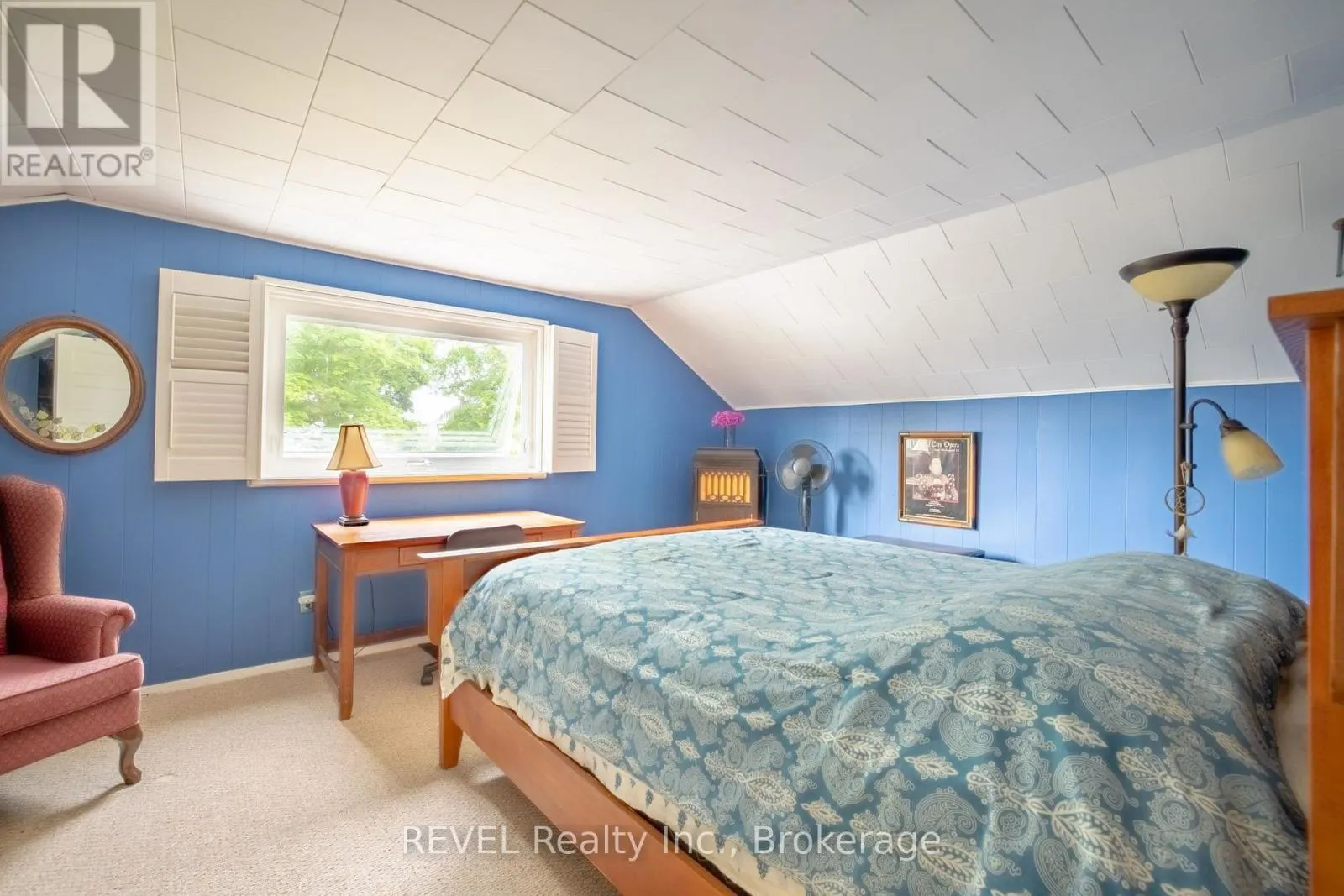 692 LAKESHORE ROAD