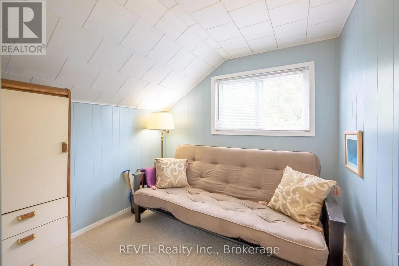 692 LAKESHORE ROAD