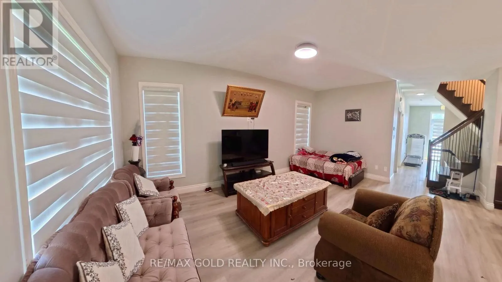 246 JEANINE STREET N