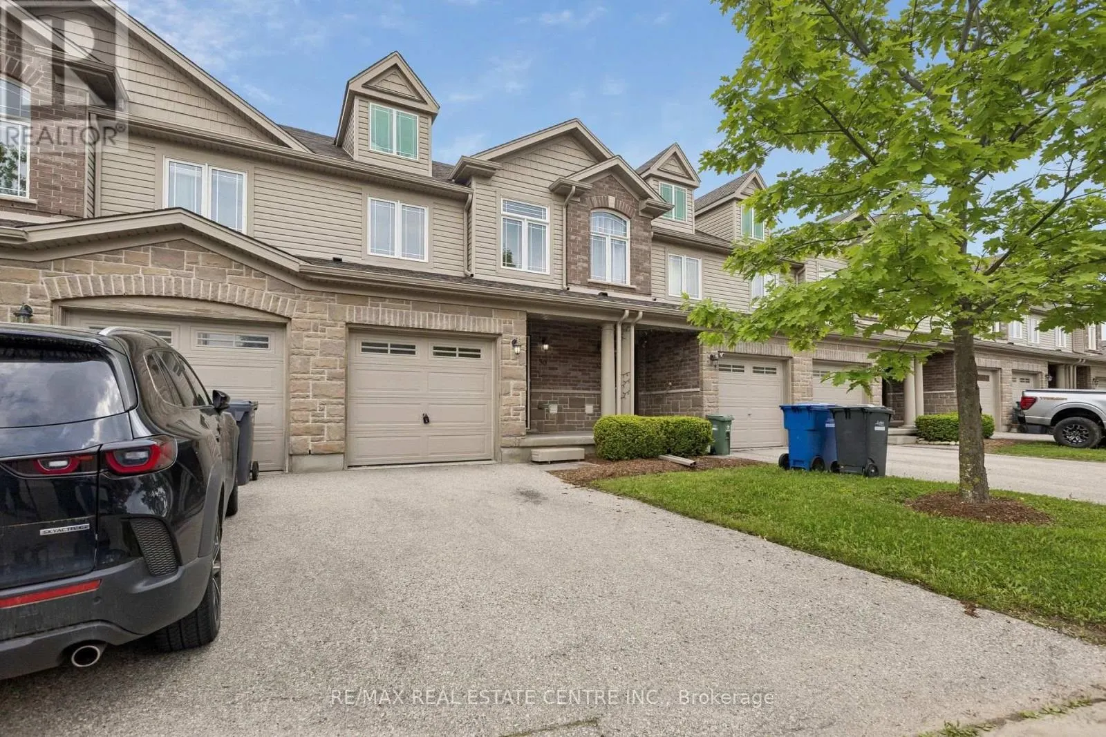 30 - 30 OLDFIELD DRIVE