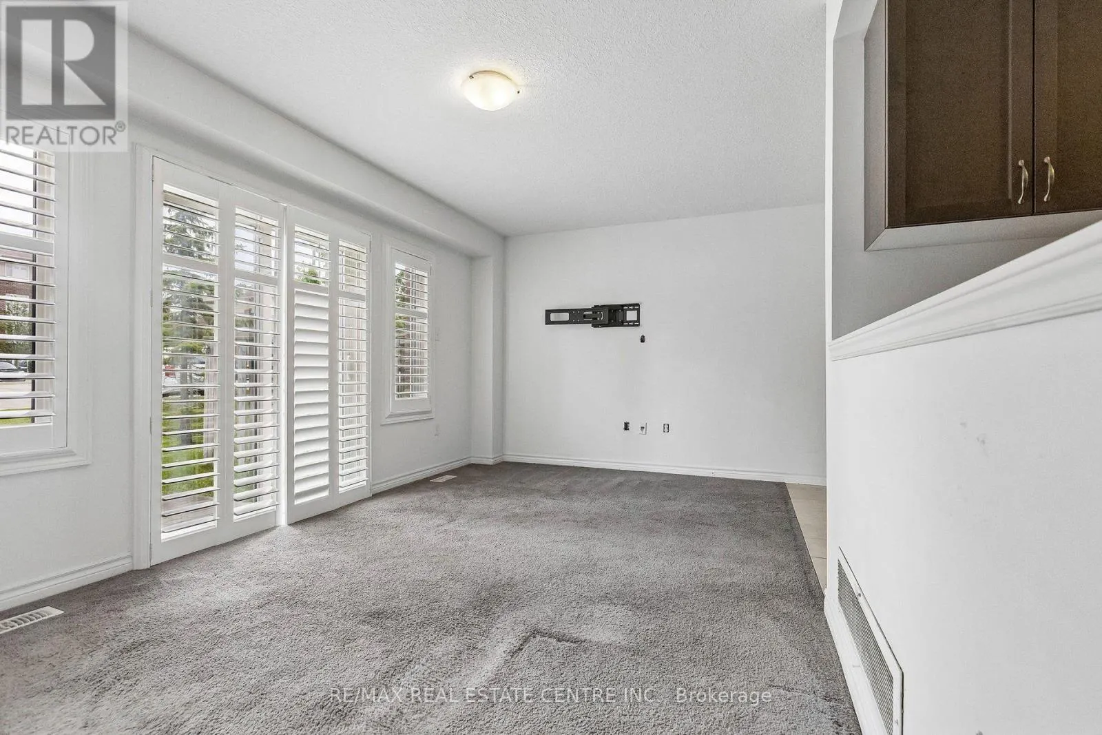 30 - 30 OLDFIELD DRIVE