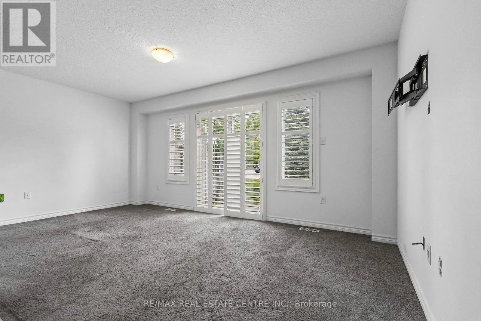30 - 30 OLDFIELD DRIVE