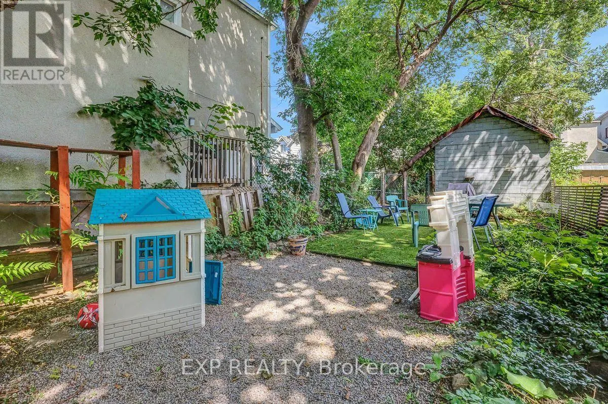 102 LEBRETON STREET N