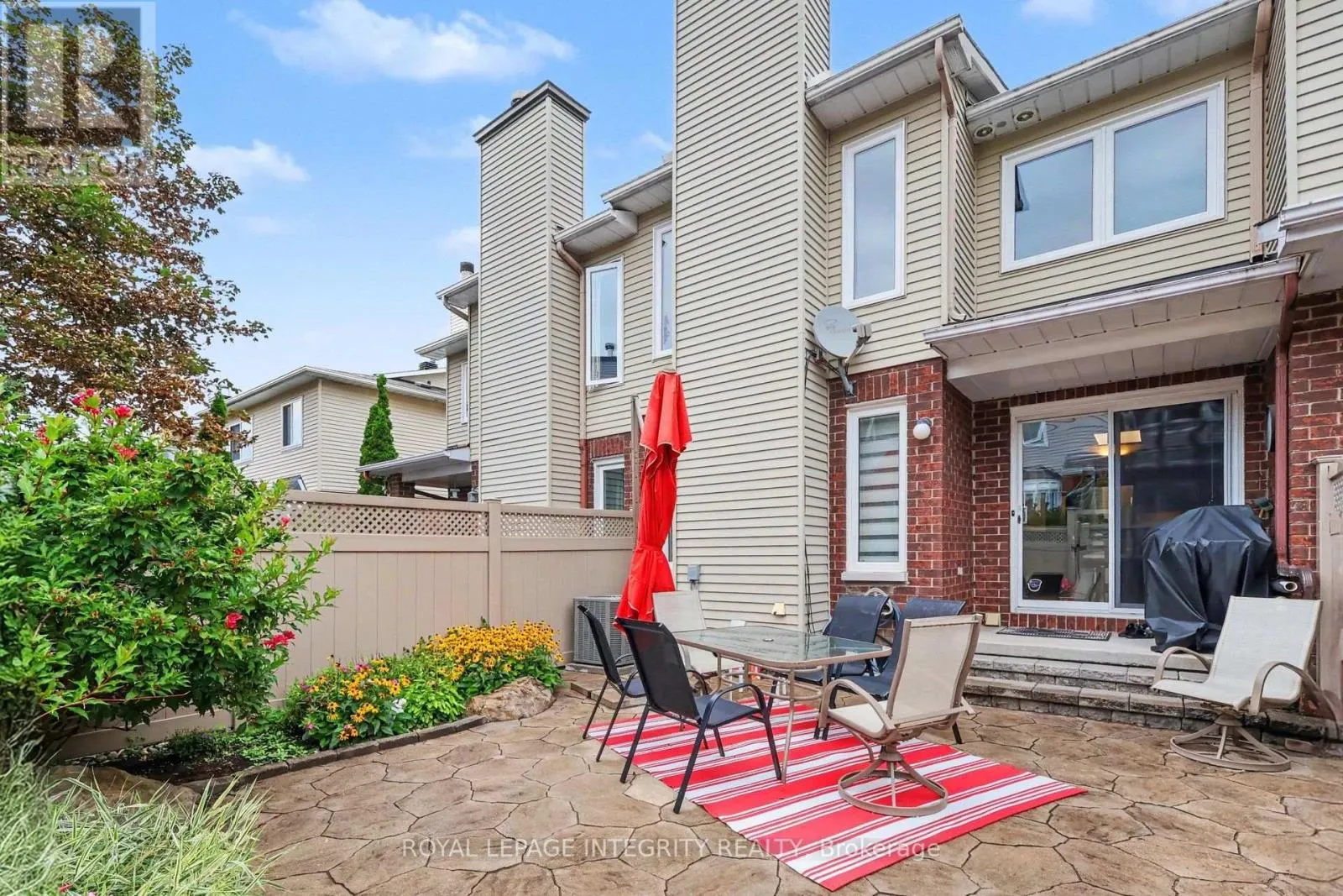 16 STREAMWOOD LANE