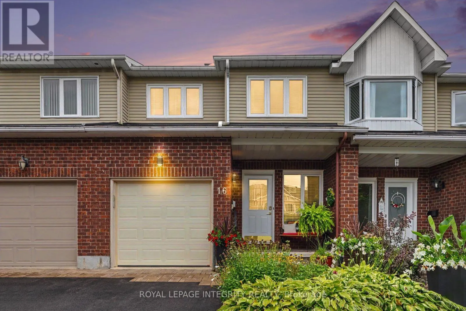 16 STREAMWOOD LANE