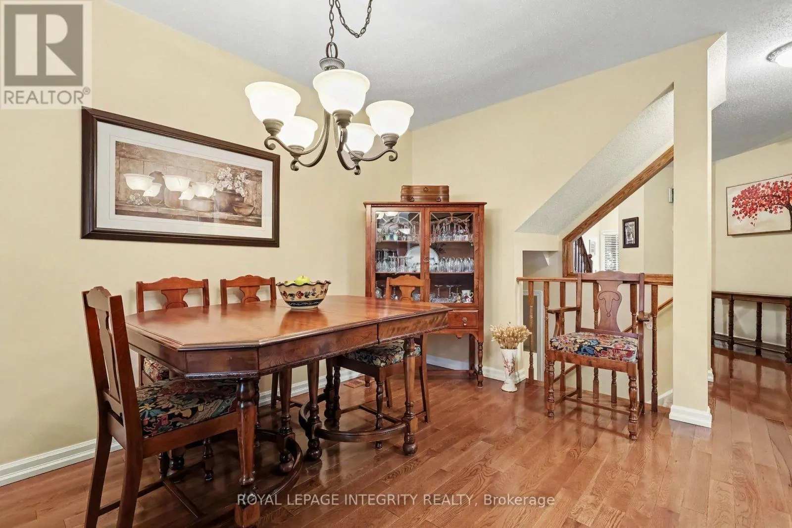 16 STREAMWOOD LANE