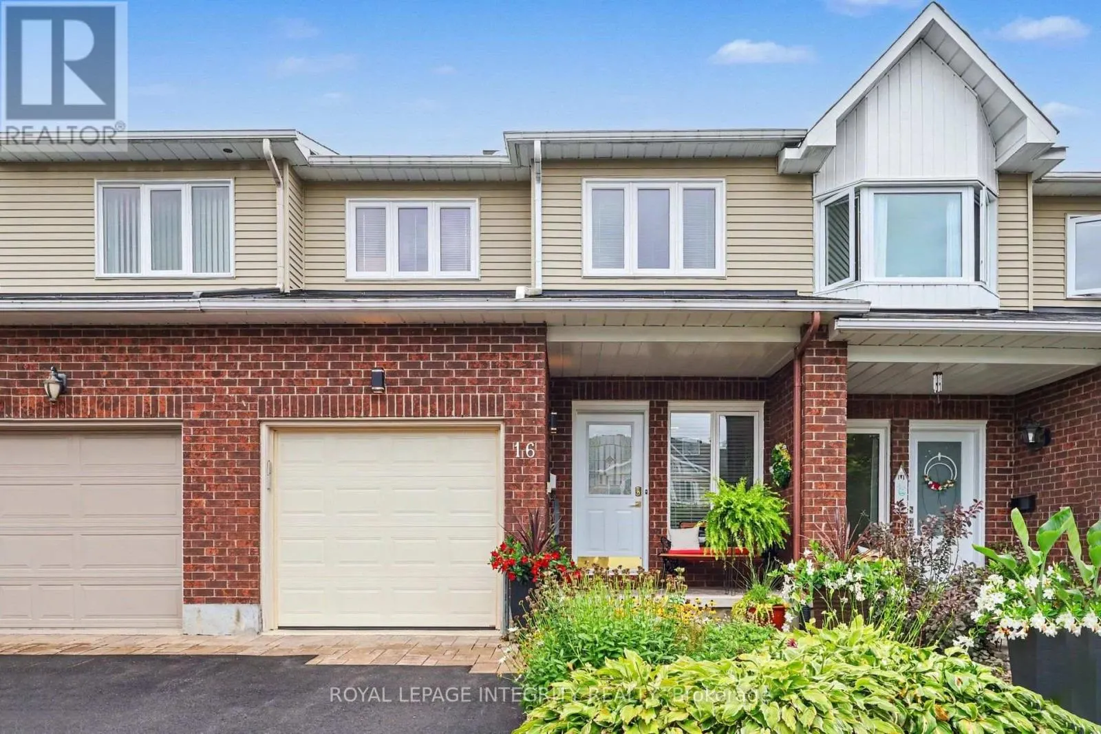 16 STREAMWOOD LANE