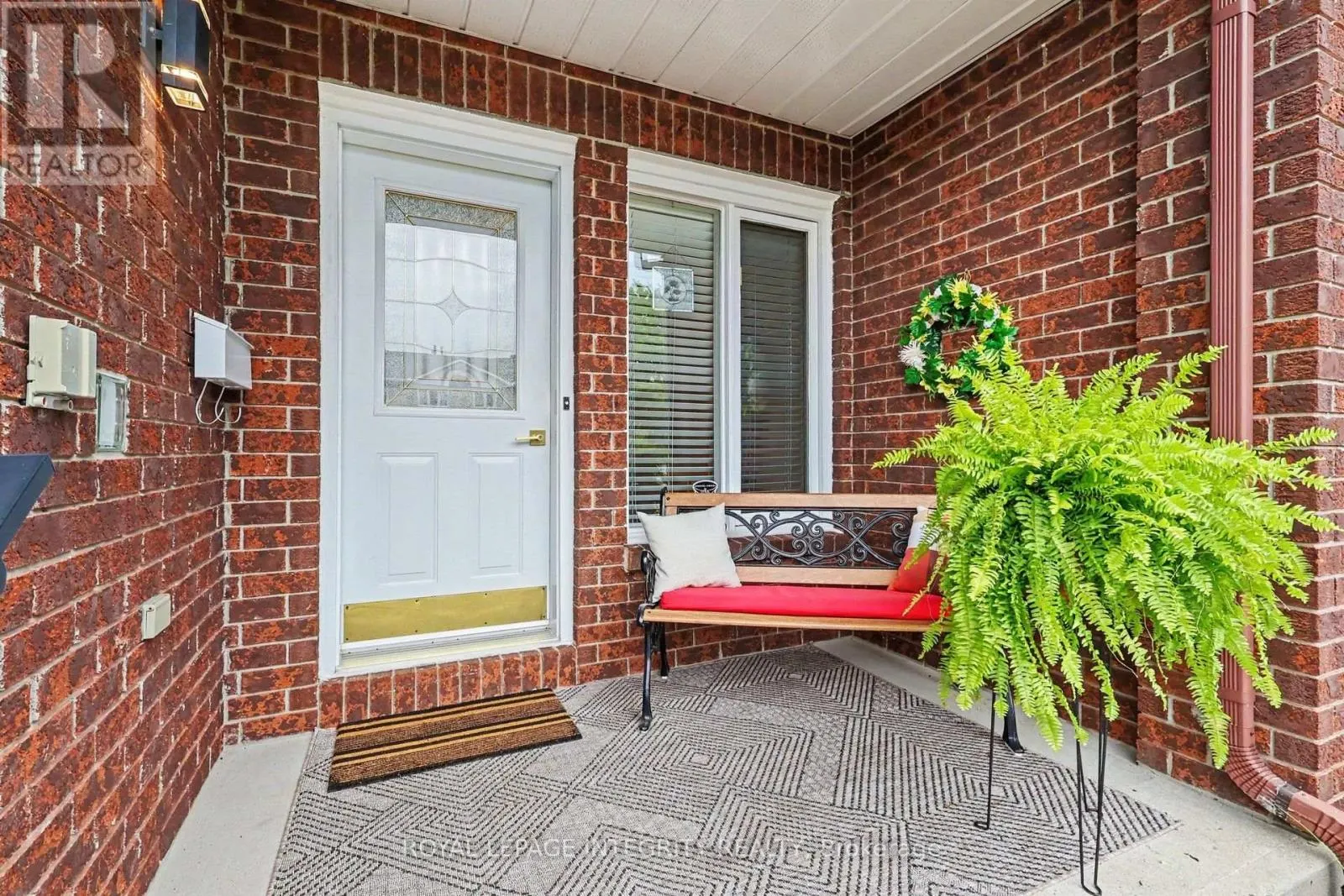 16 STREAMWOOD LANE