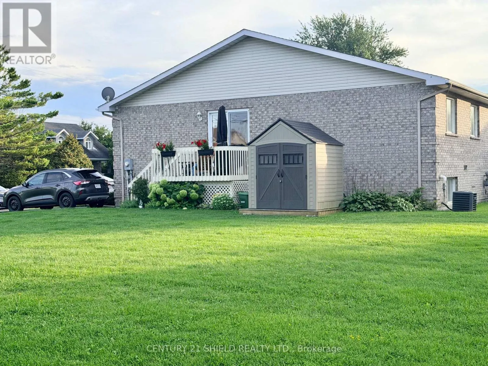19 SIMCOE STREET