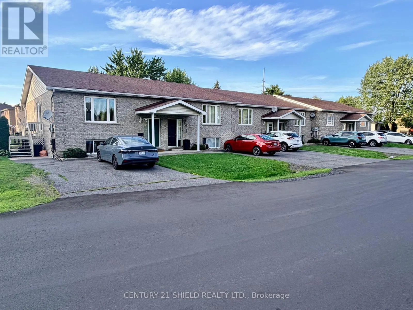 19 SIMCOE STREET