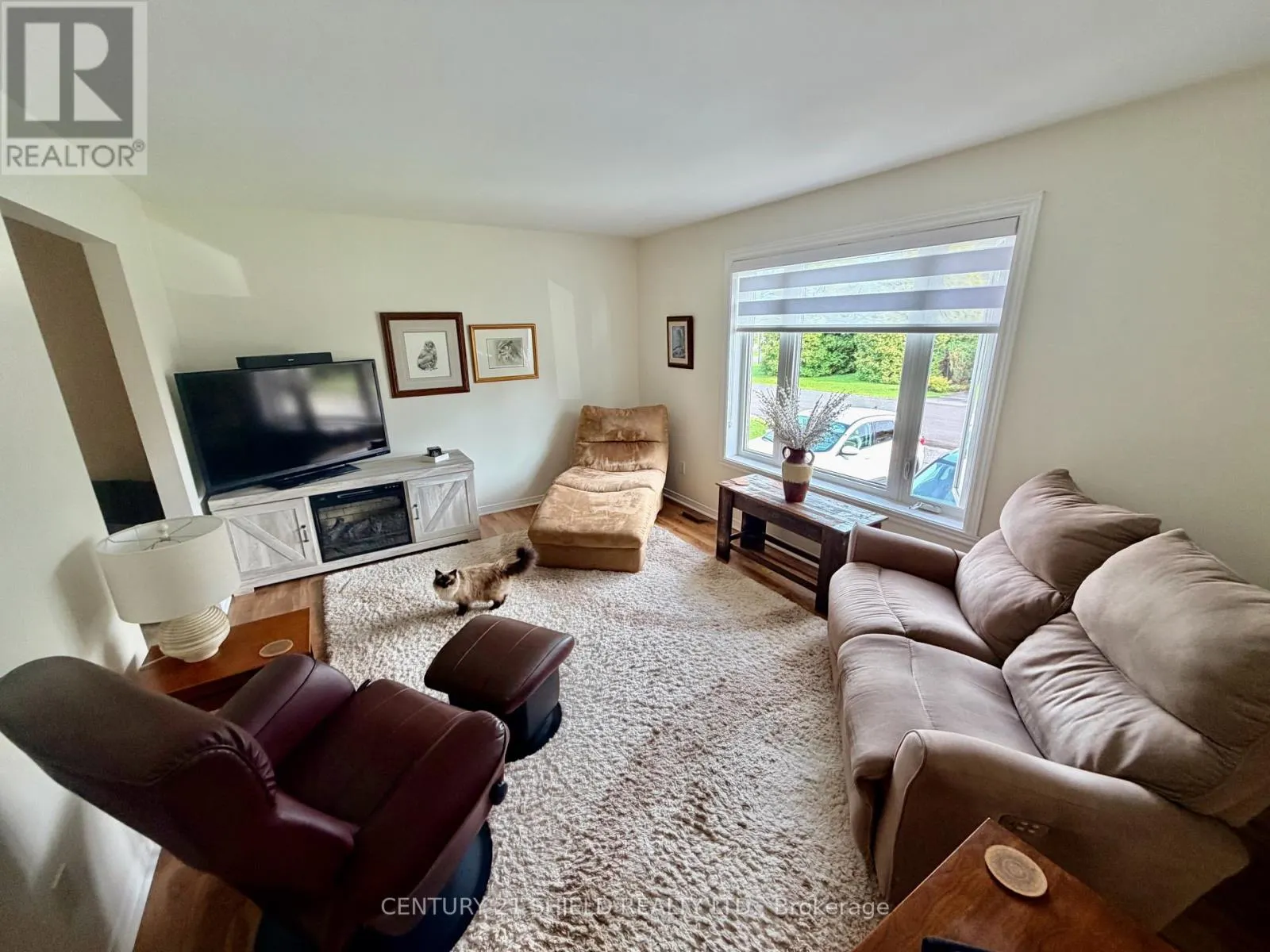 19 SIMCOE STREET