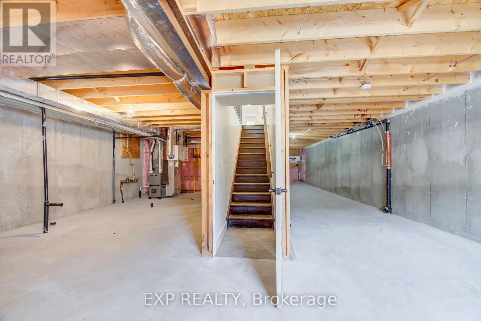 5 SOUTH COURT STREET W