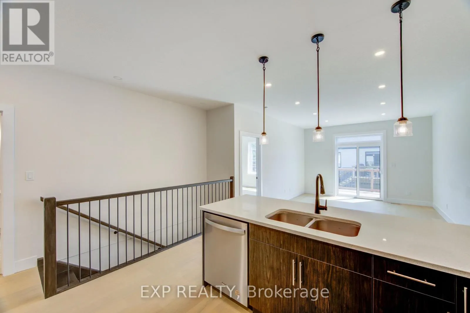 5 SOUTH COURT STREET W