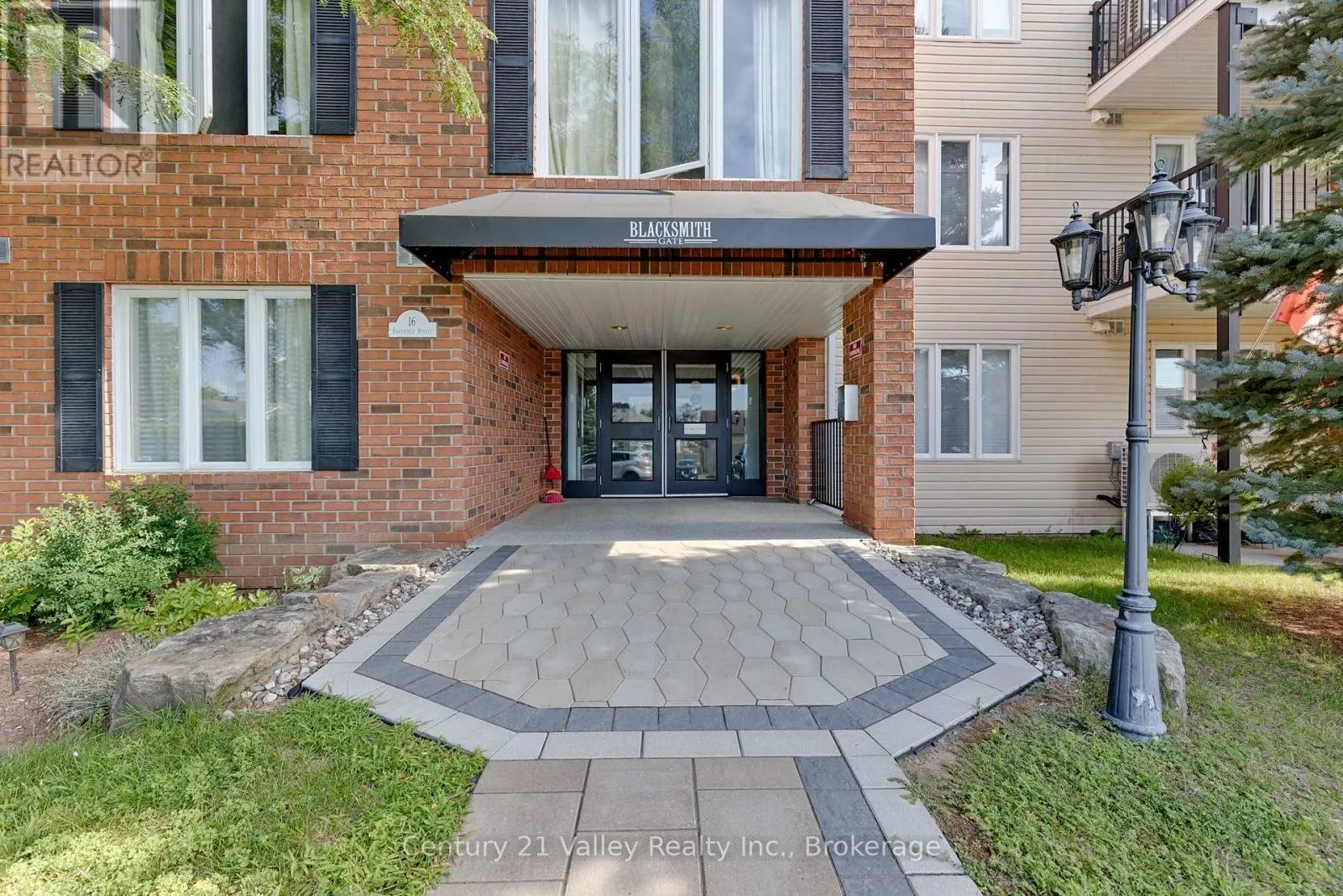 302 - 16 SHEFFIELD STREET #302