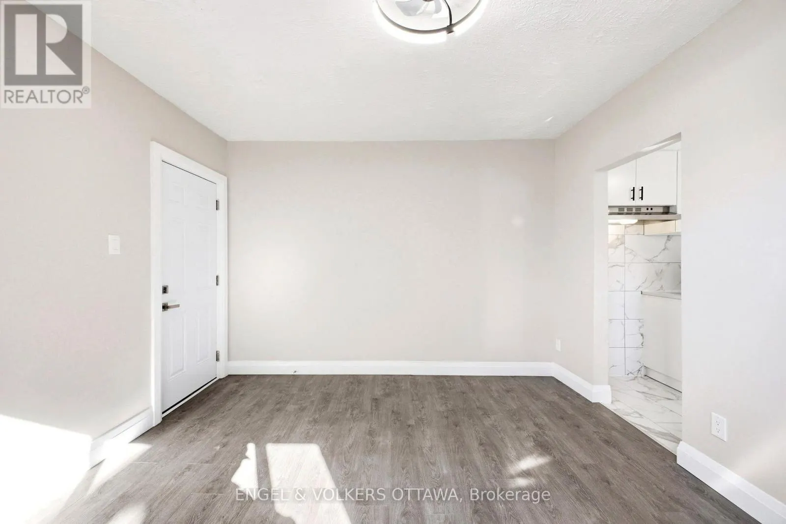 1 - 287 ST LAURENT BOULEVARD