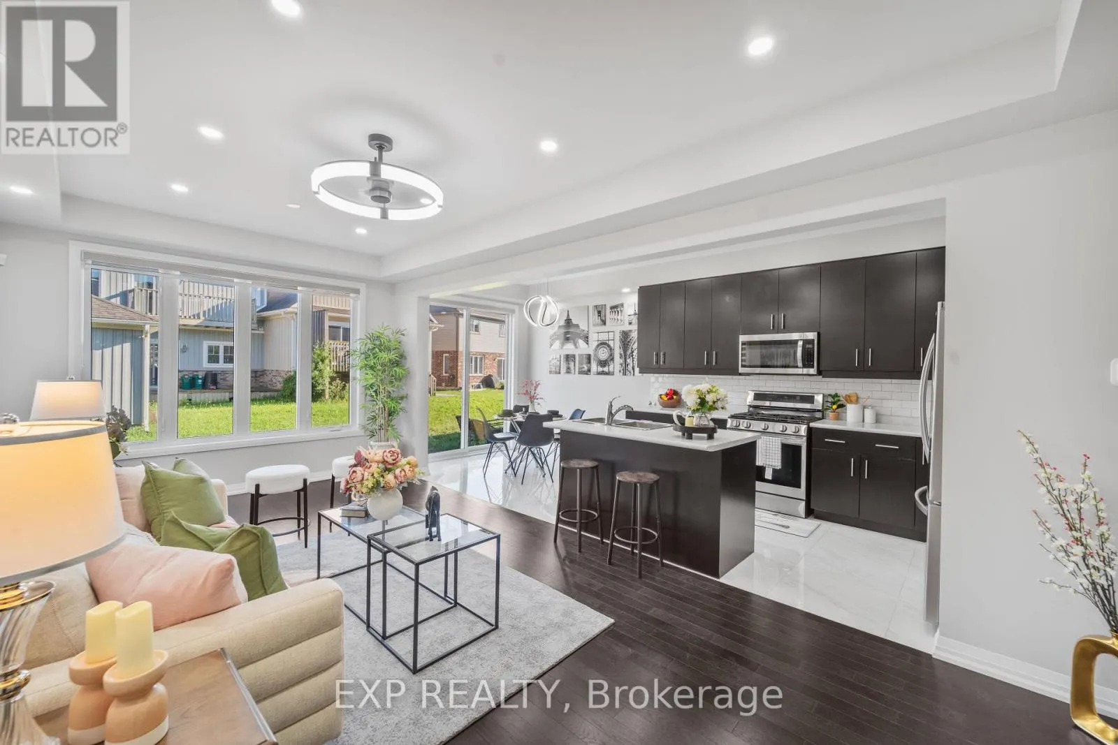 116 BUR OAK DRIVE