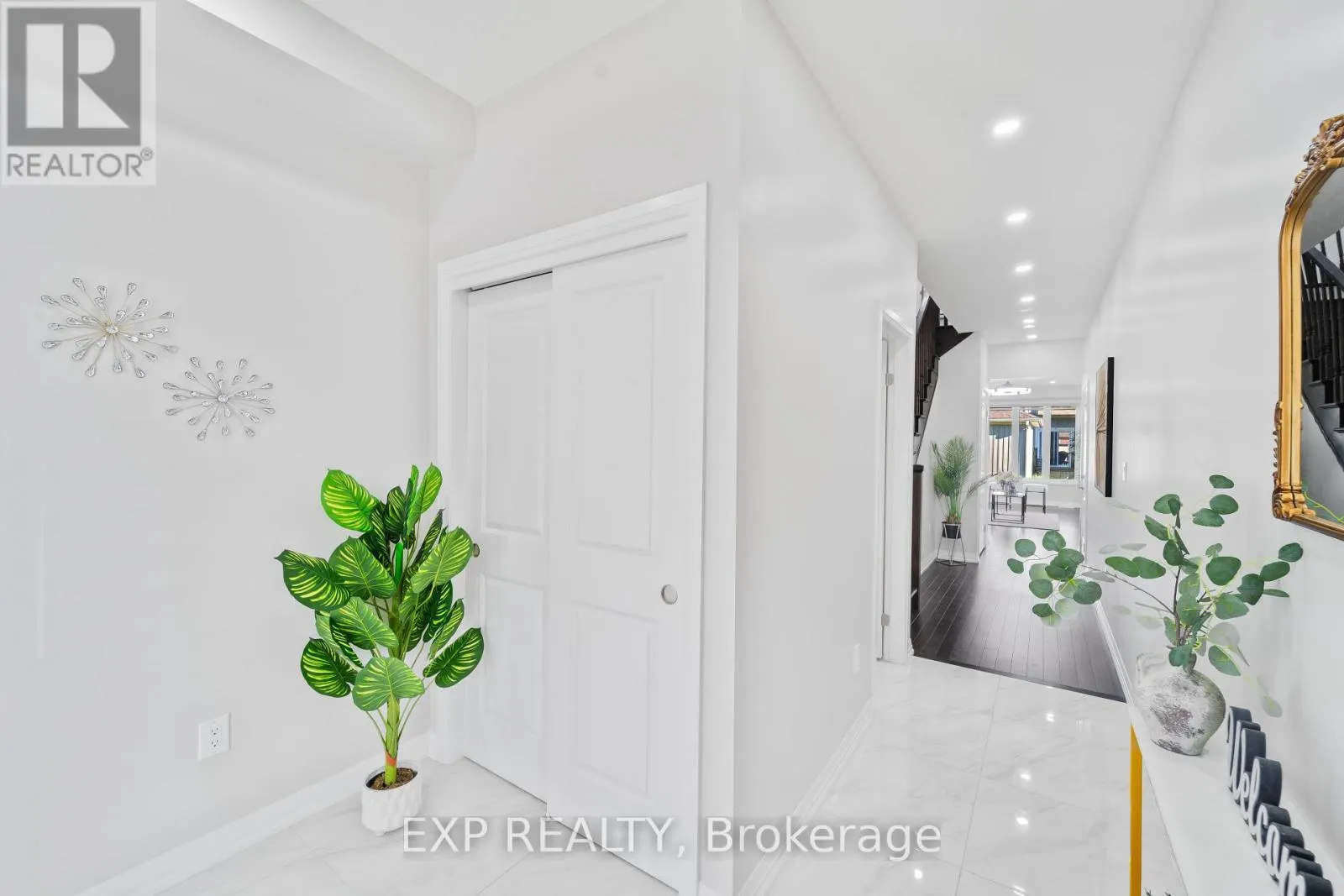 116 BUR OAK DRIVE