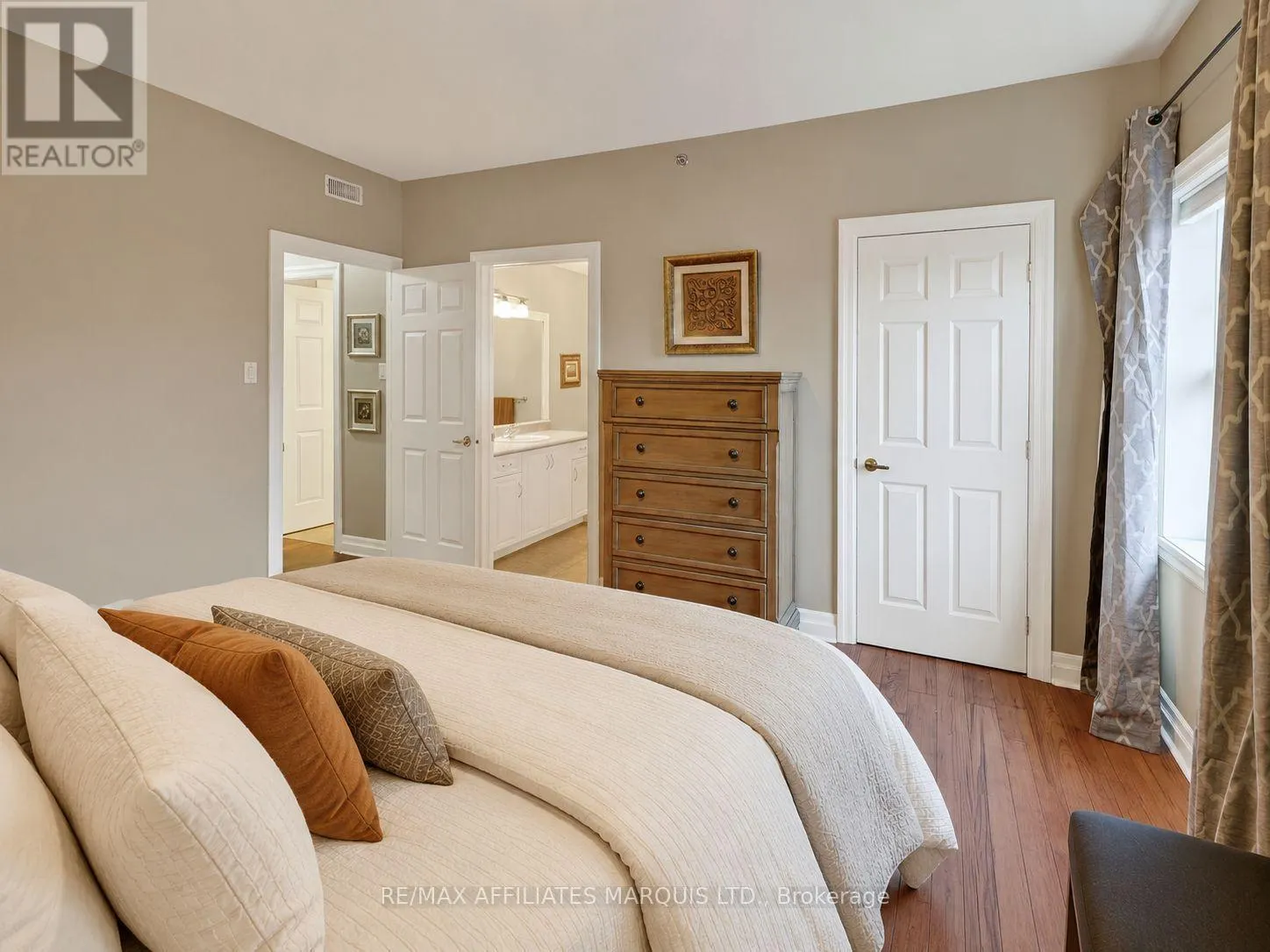 402 - 341 WATER STREET W