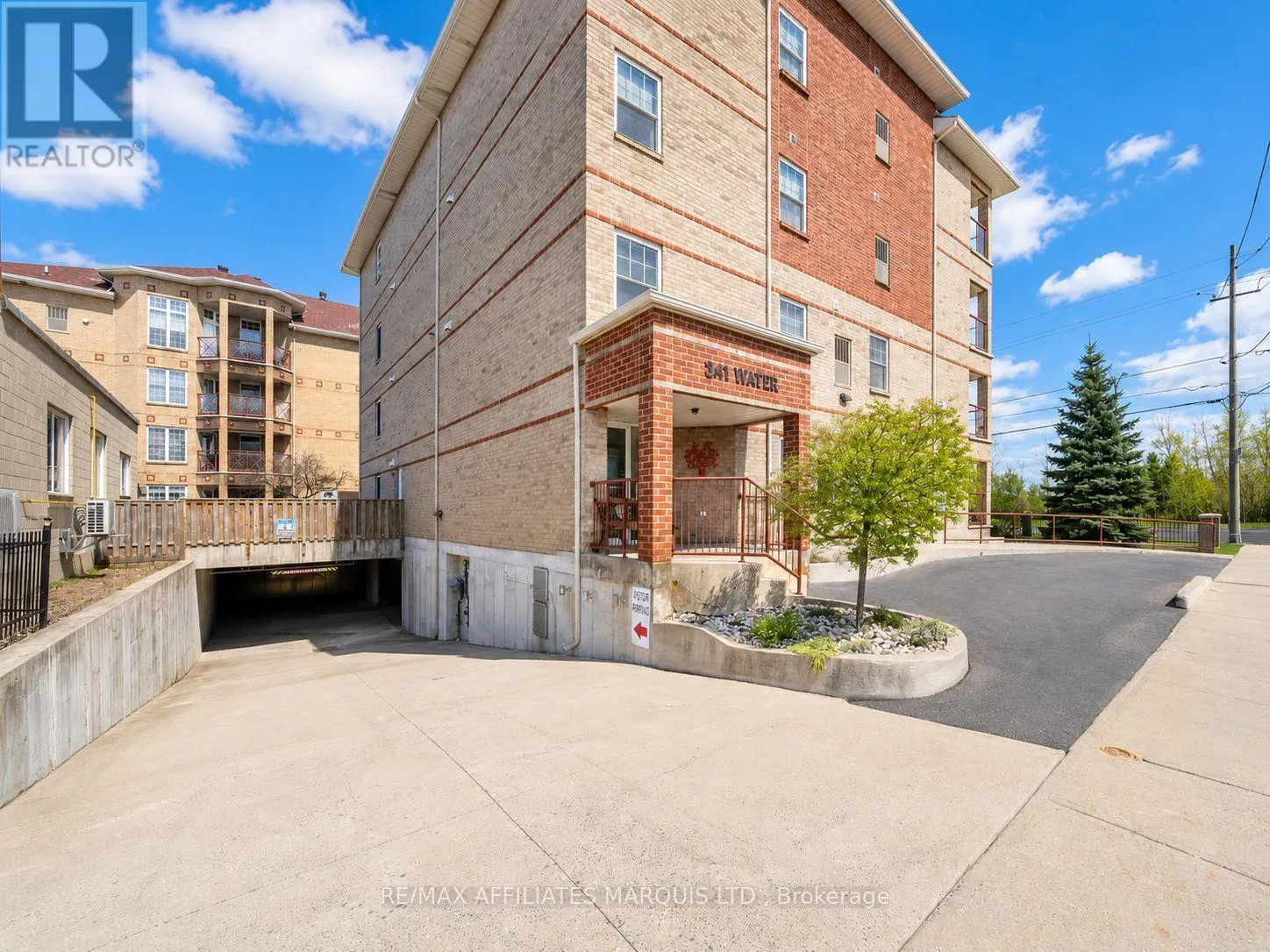 402 - 341 WATER STREET W