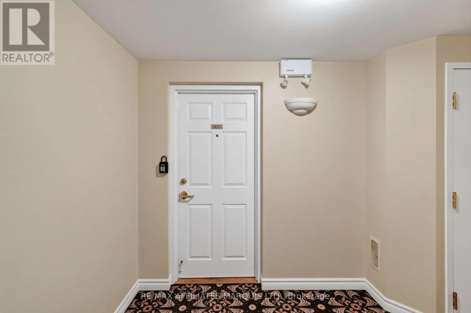 402 - 341 WATER STREET W