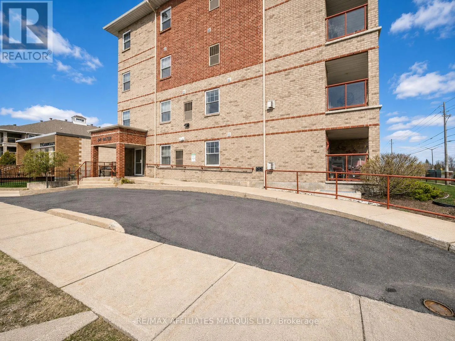 402 - 341 WATER STREET W