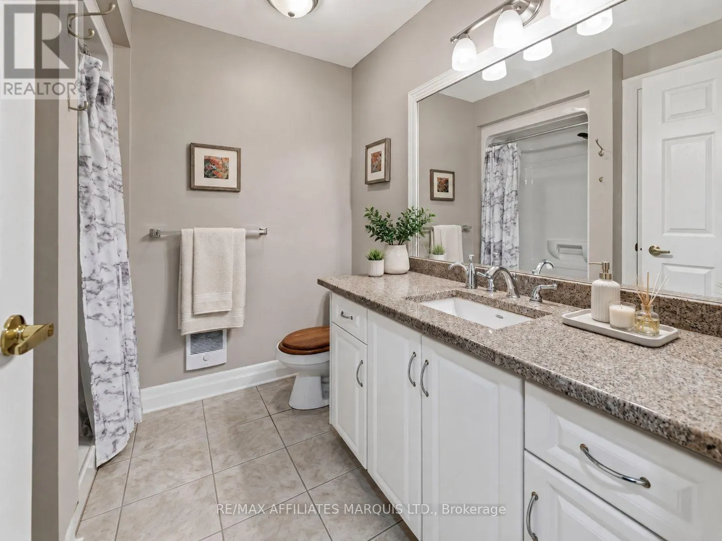 402 - 341 WATER STREET W