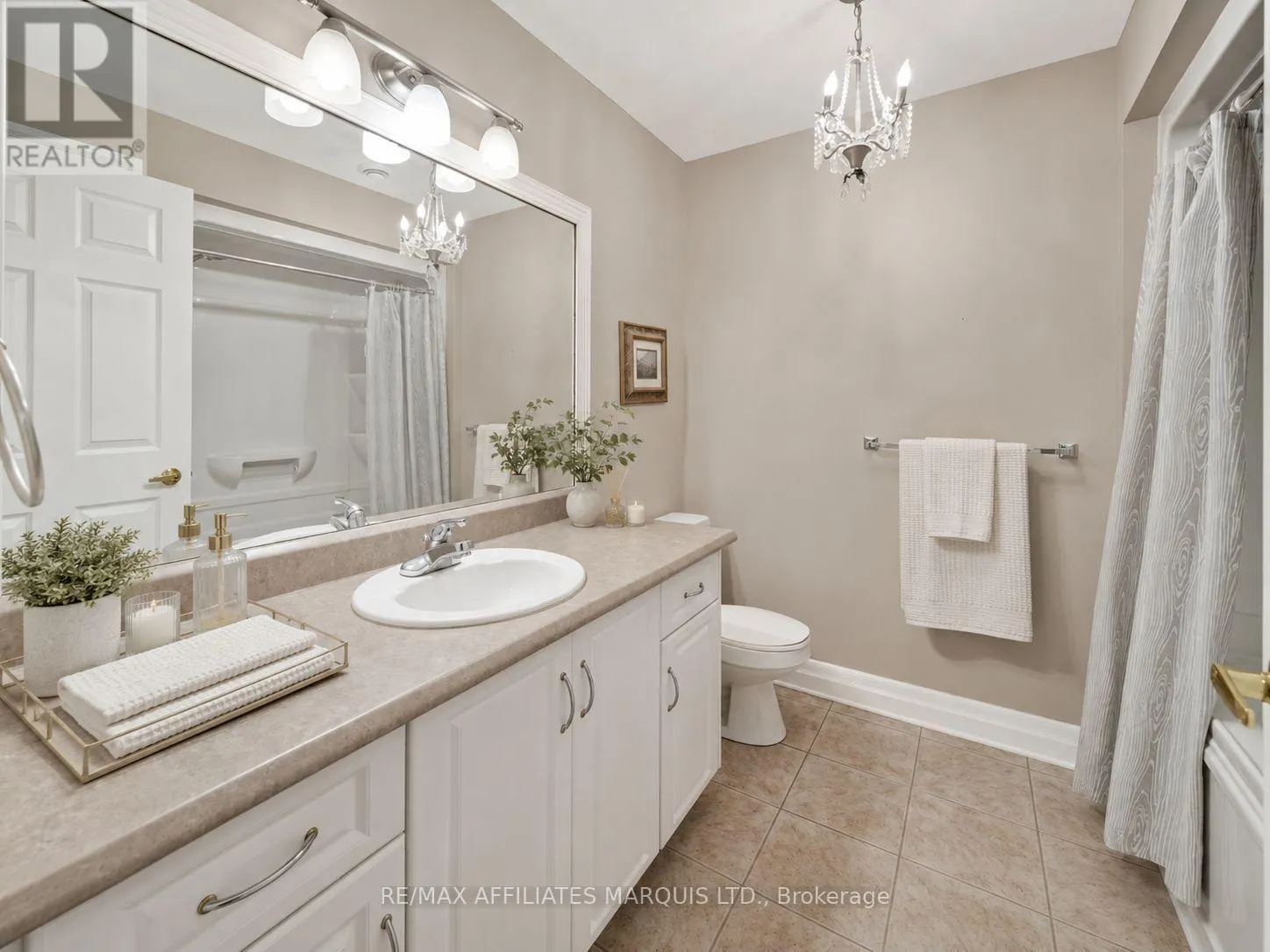 402 - 341 WATER STREET W