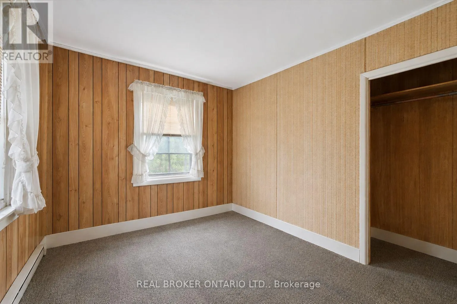 36 ELGIN STREET E