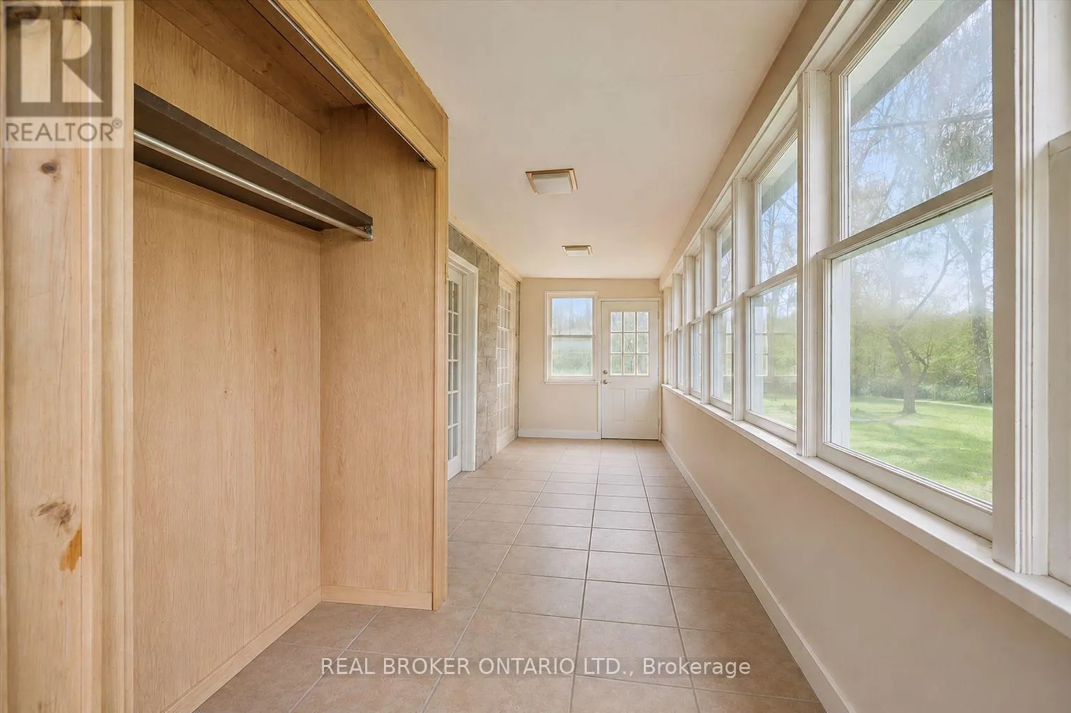 36 ELGIN STREET E