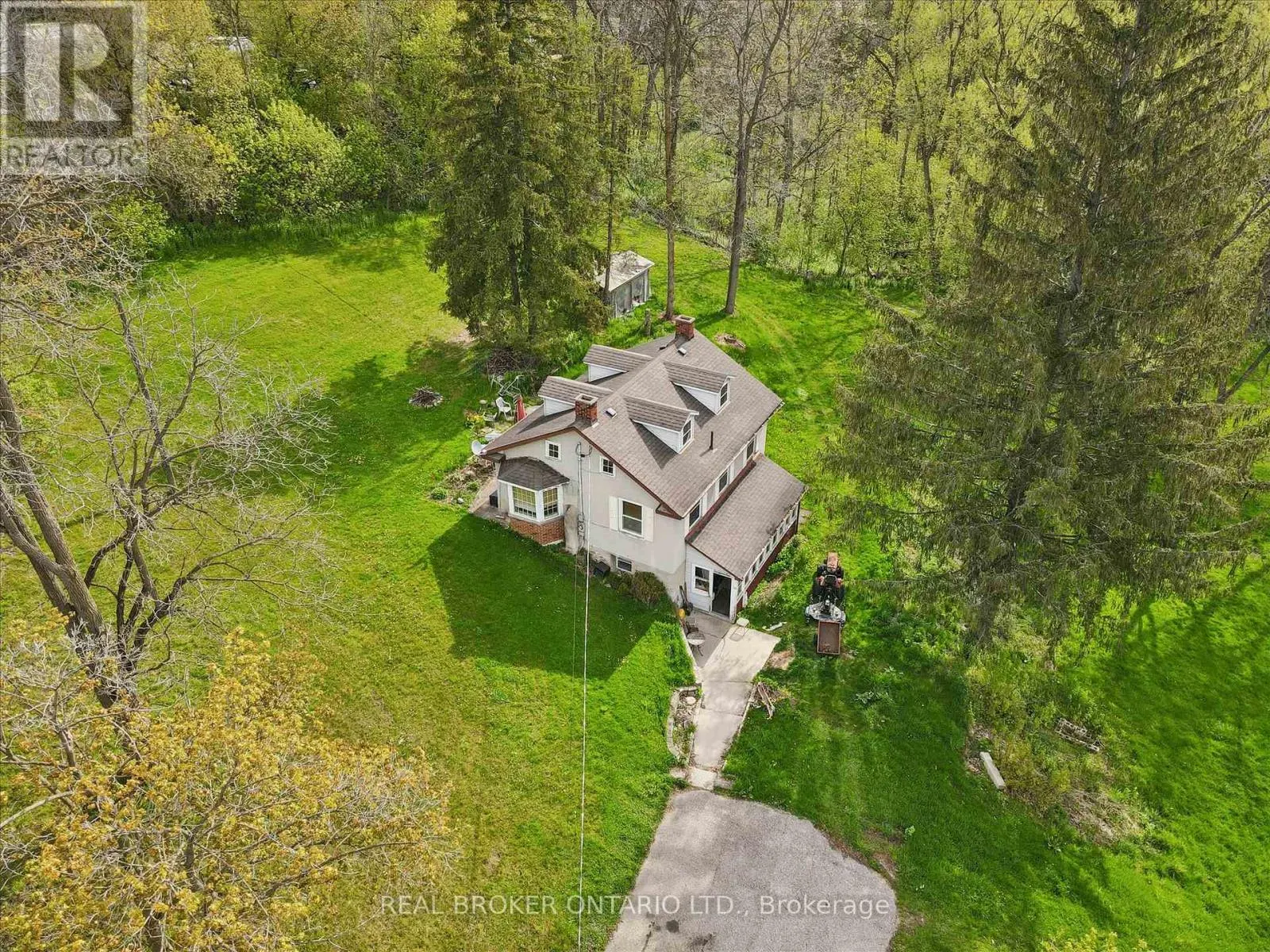 36 ELGIN STREET E