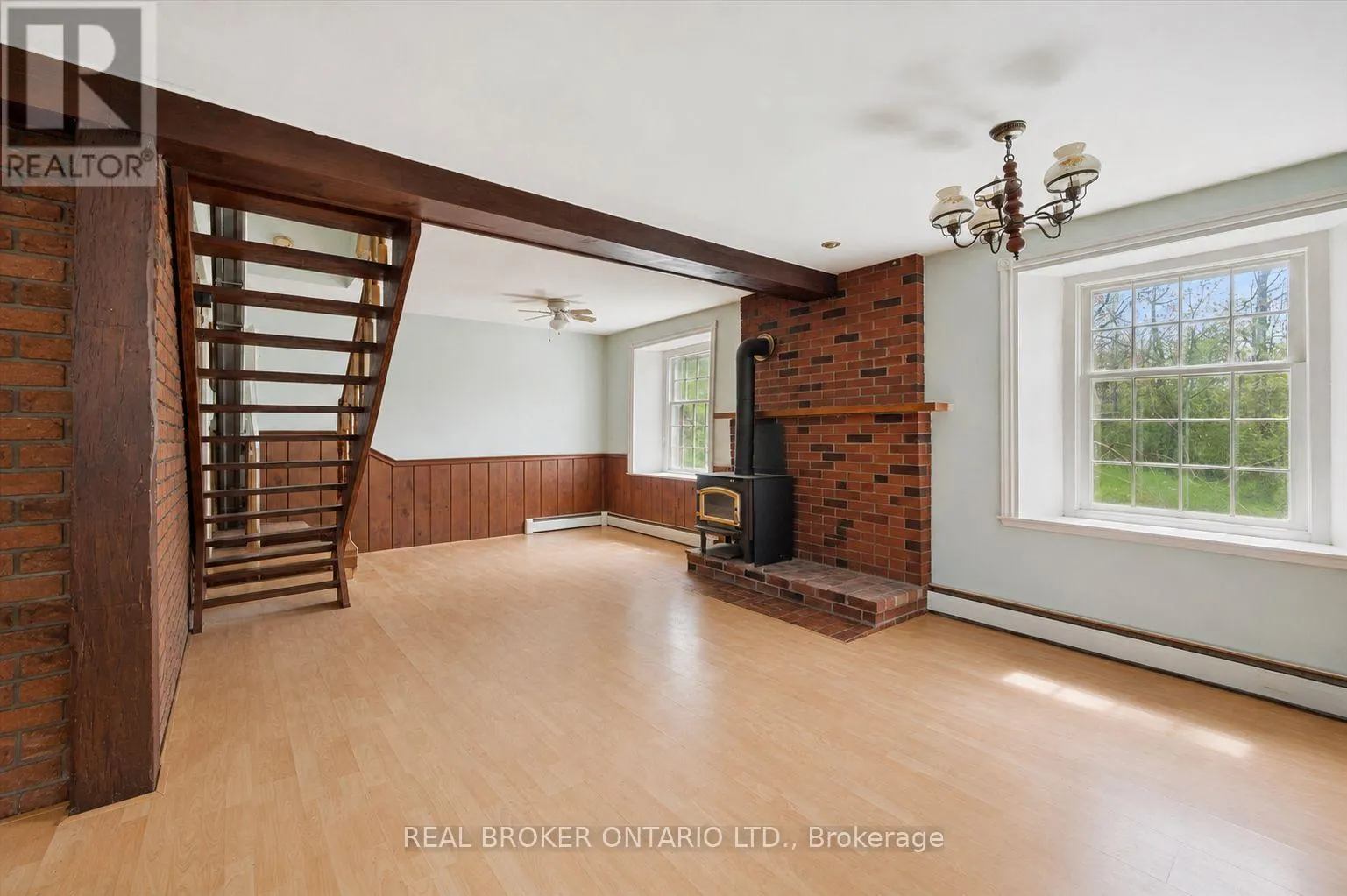 36 ELGIN STREET E