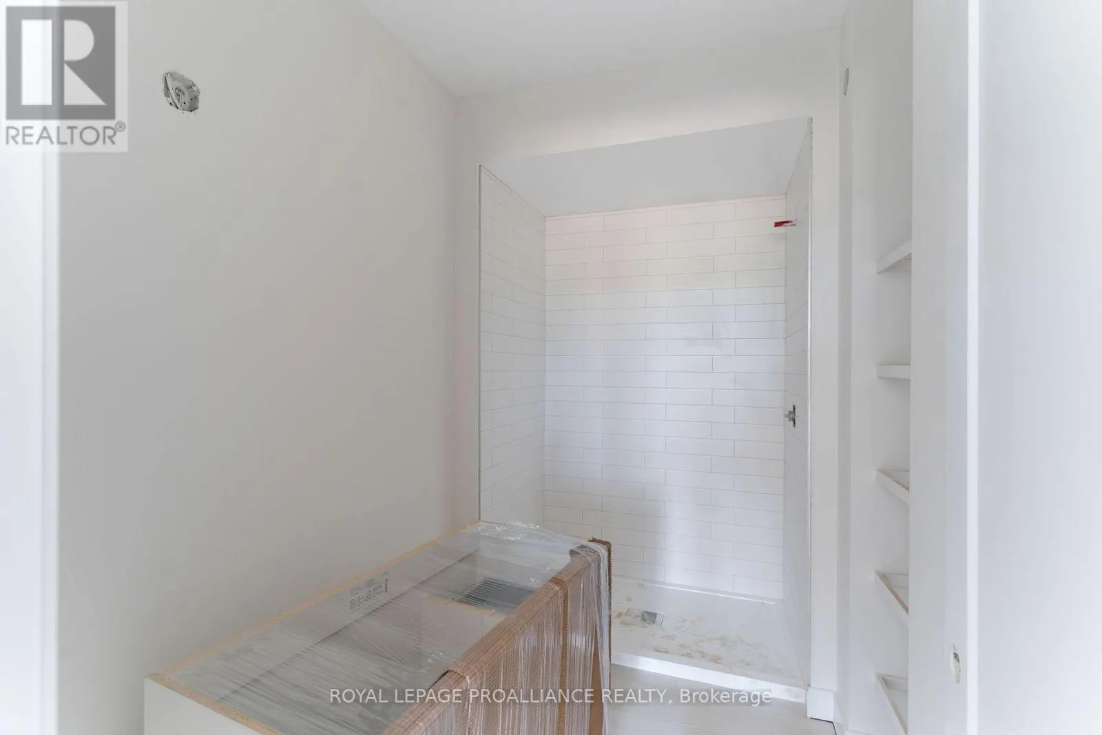 1042 TURNER DRIVE