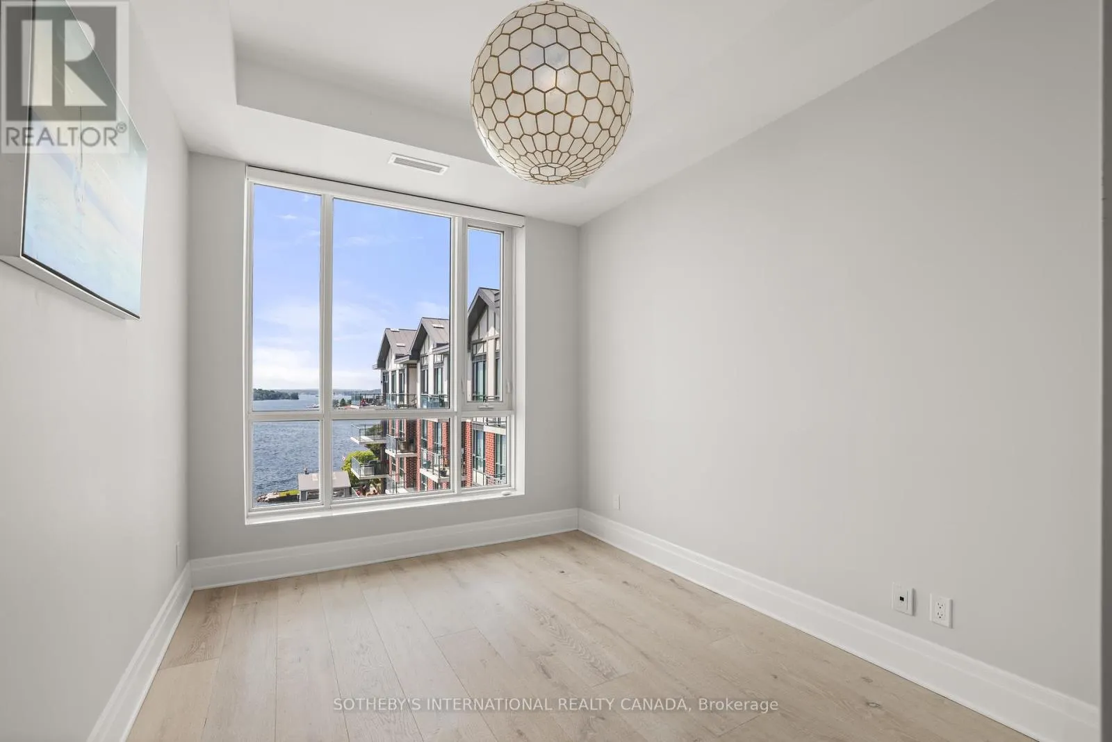 606 - 129A SOUTH STREET