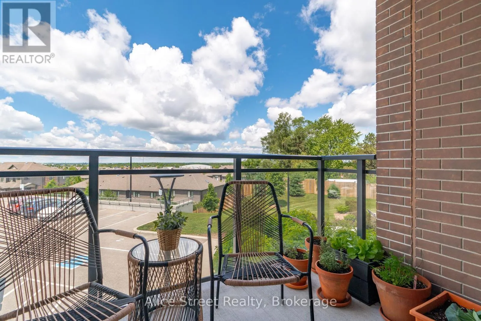 202 - 332 GOSLING GARDENS, GUELPH GARDENS #202