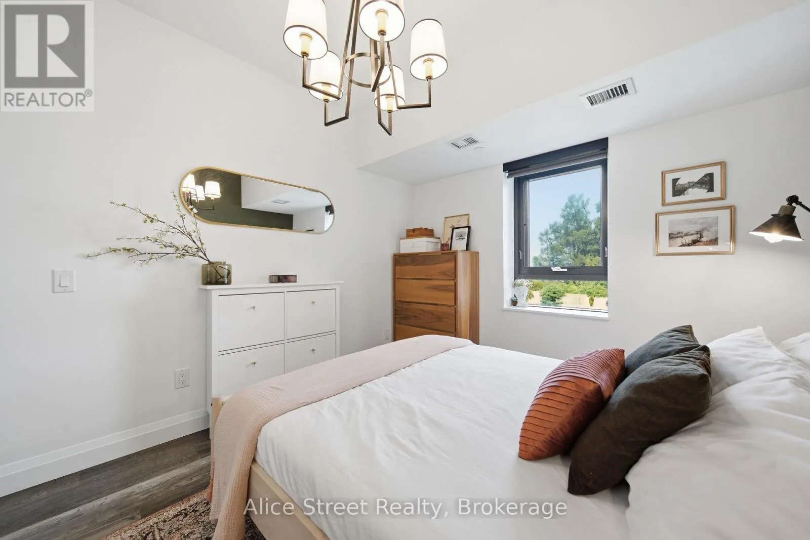 202 - 332 GOSLING GARDENS, GUELPH GARDENS #202