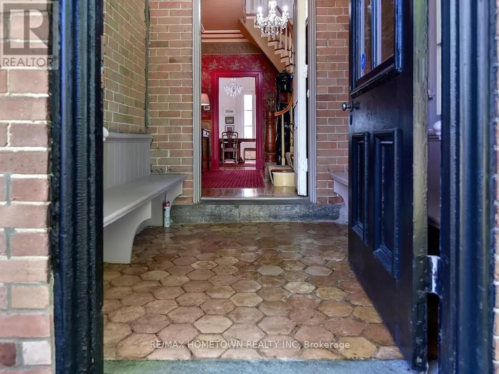157 DIBBLE STREET W
