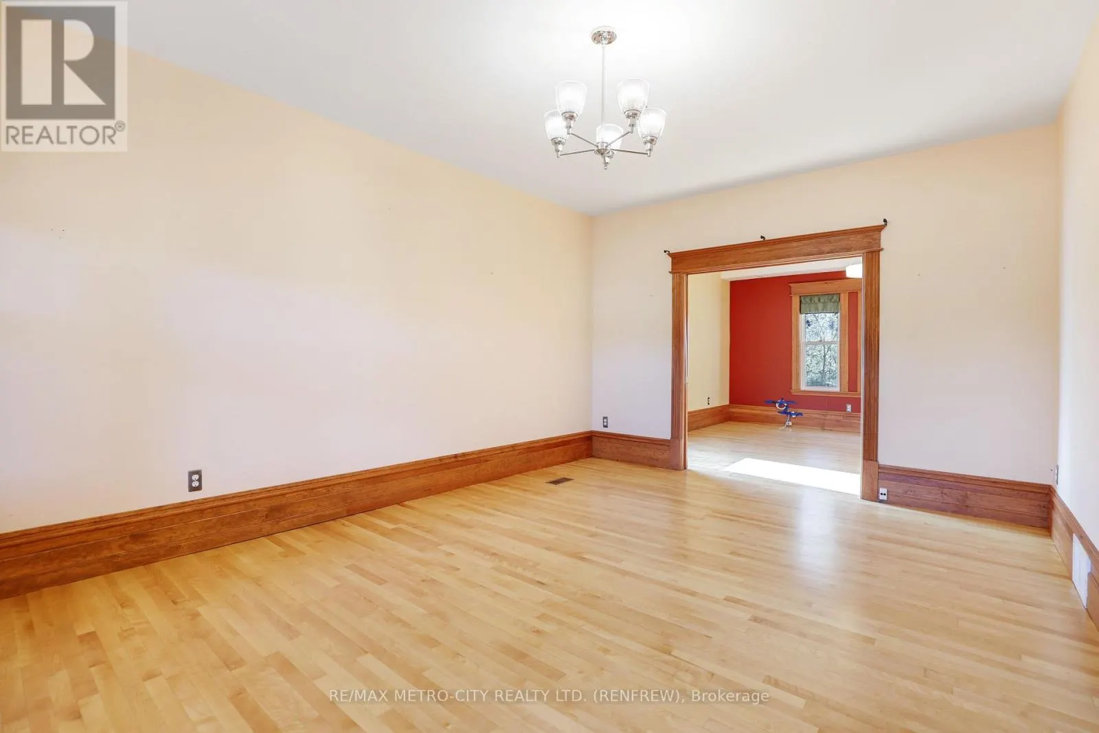 94 ARGYLE STREET N