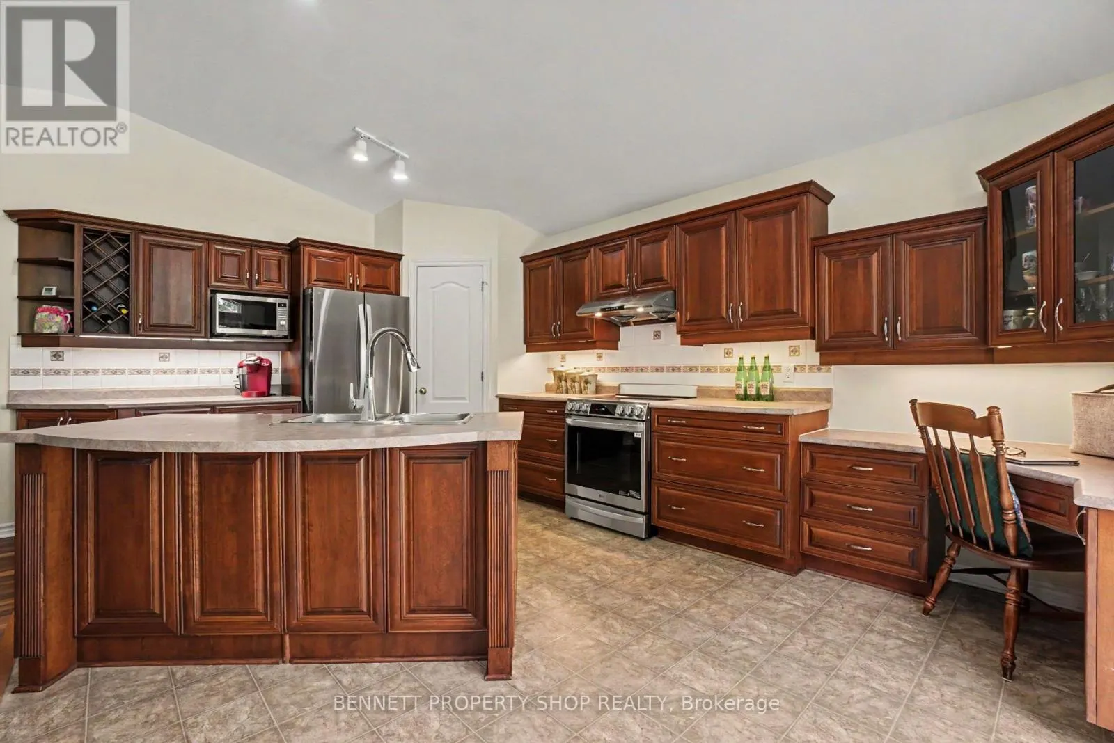 4219 GREEN GABLES LANE