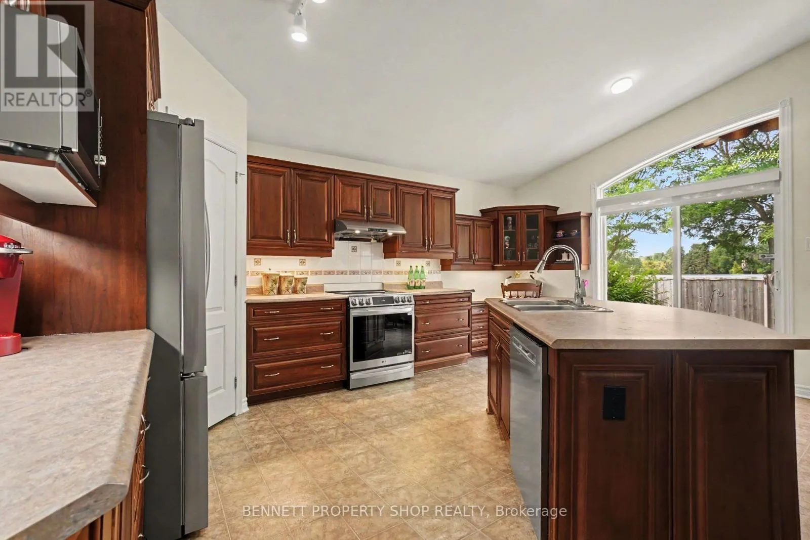 4219 GREEN GABLES LANE