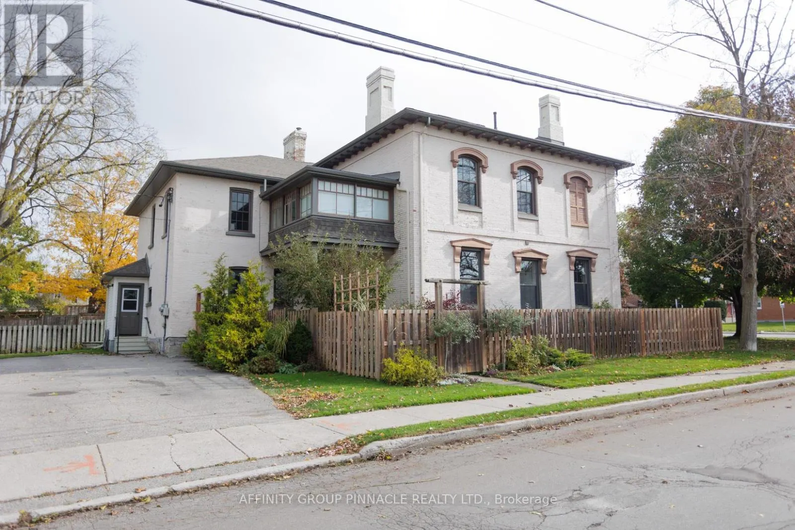 12 RUSSELL STREET E
