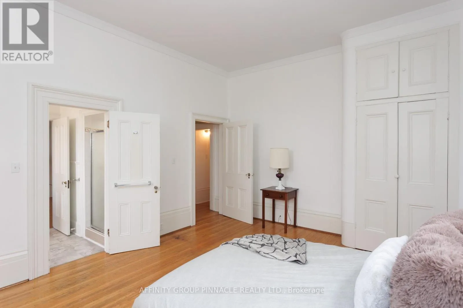 12 RUSSELL STREET E